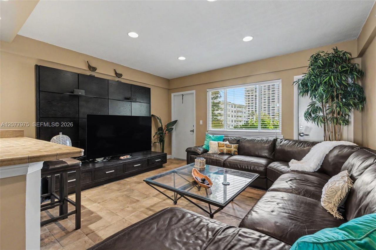 Please Call For Address, Unit 2G, Hollywood, FL 33019 Photo