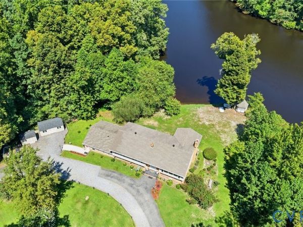 4512 Forrestal Road , Chester, VA 23831