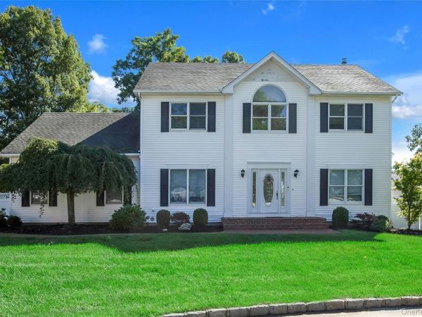 11 Raphael Boulevard , Nesconset, NY 11767