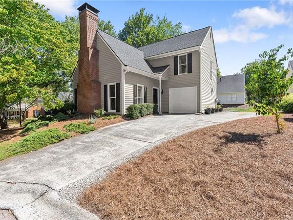 301 Roswell Green Lane, Roswell, GA 30075