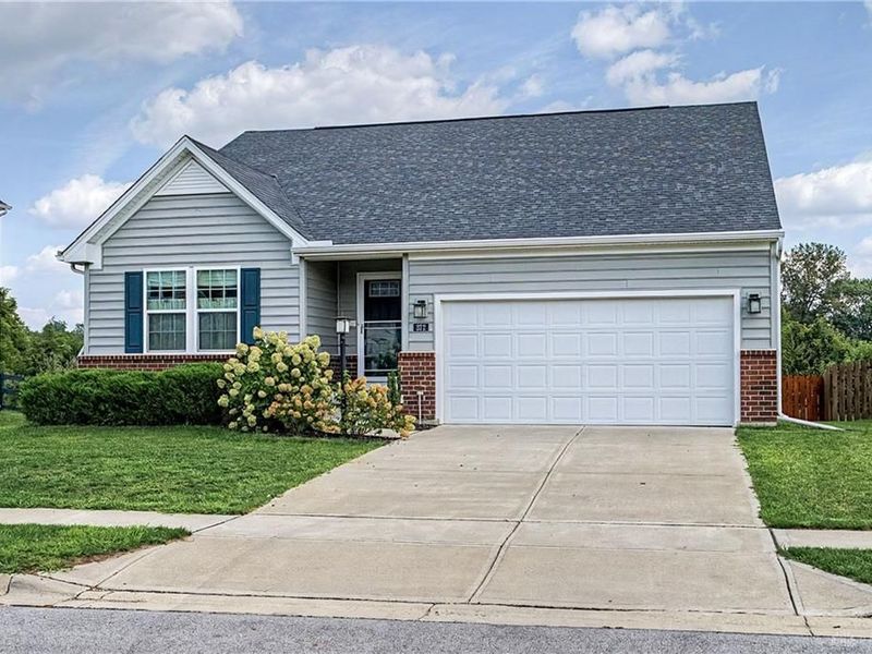 372 Warm Springs Drive, Fairborn, OH 45324 Photo 2