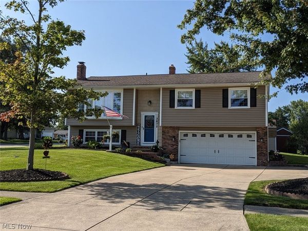 3872 Sherbrook Oval , Brunswick, OH 44212