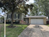 1884 Cambridge Lane, Wheaton, IL 60189 primary photo