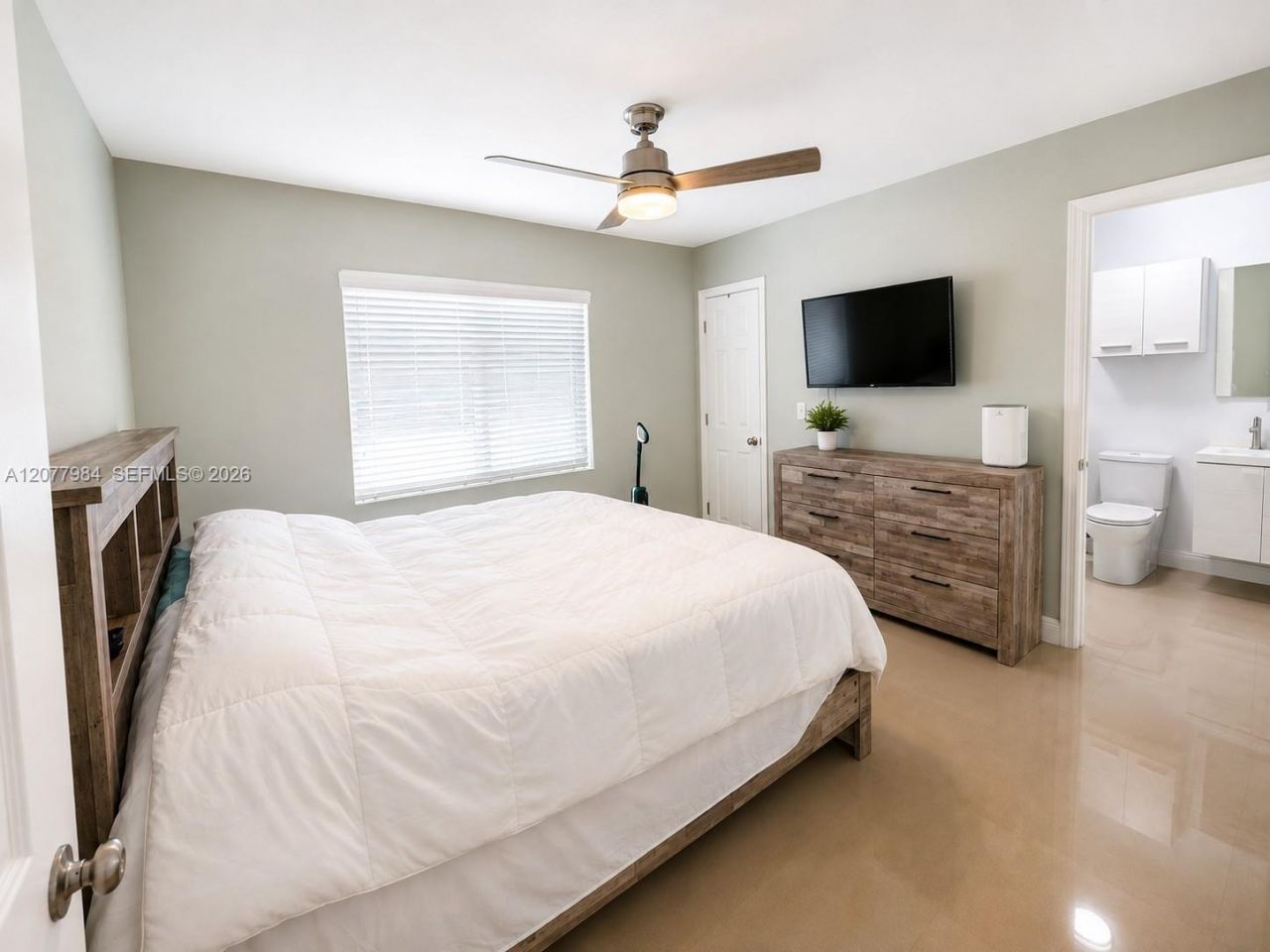 525 NW 23rd Ave, Miami, FL 33125 Photo