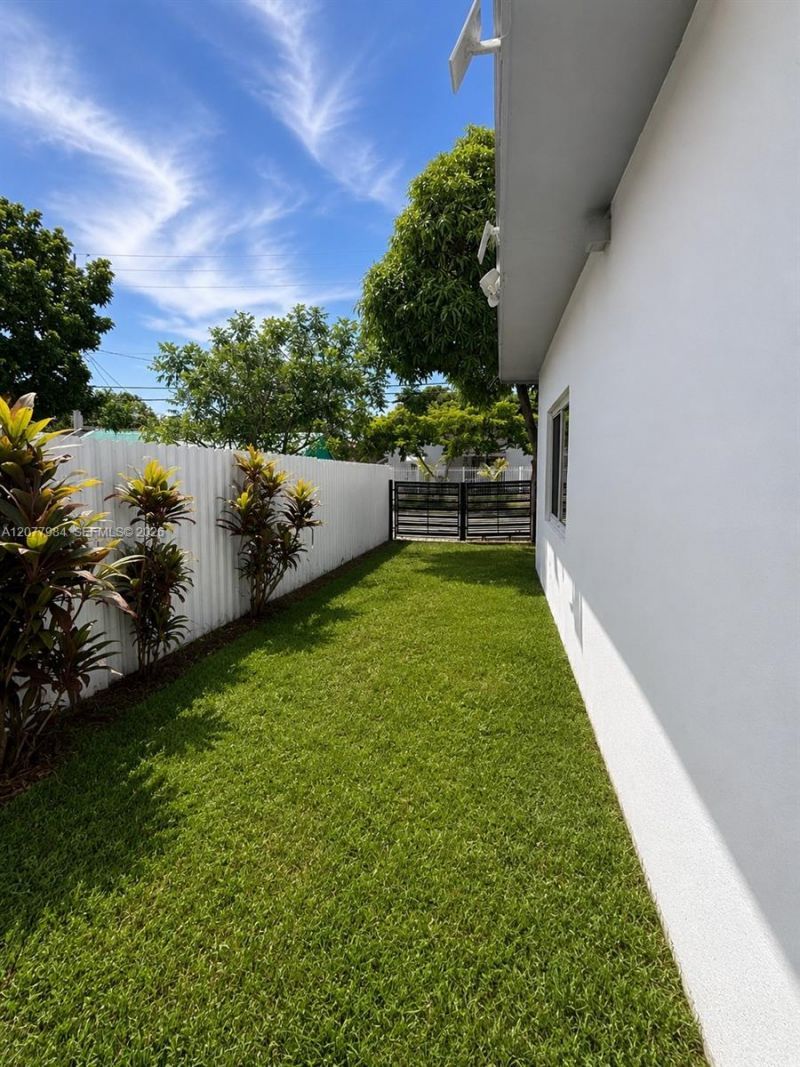 525 NW 23rd Ave, Miami, FL 33125 Photo