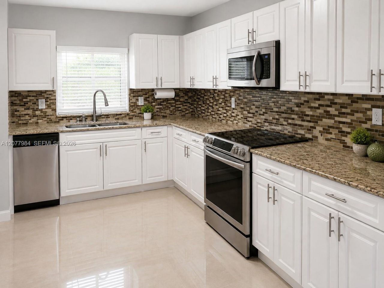 525 NW 23rd Ave, Miami, FL 33125 Photo