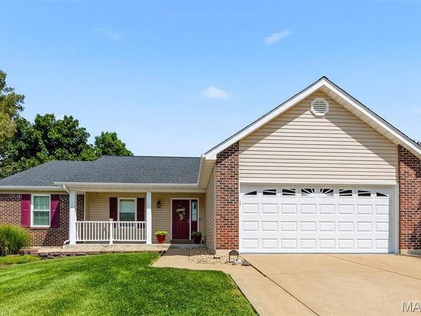 215 Old Chesapeake Drive, Wentzville, MO 63385