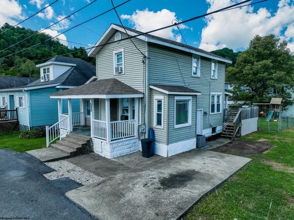 212 Hoclar Street, Granville, WV 26534