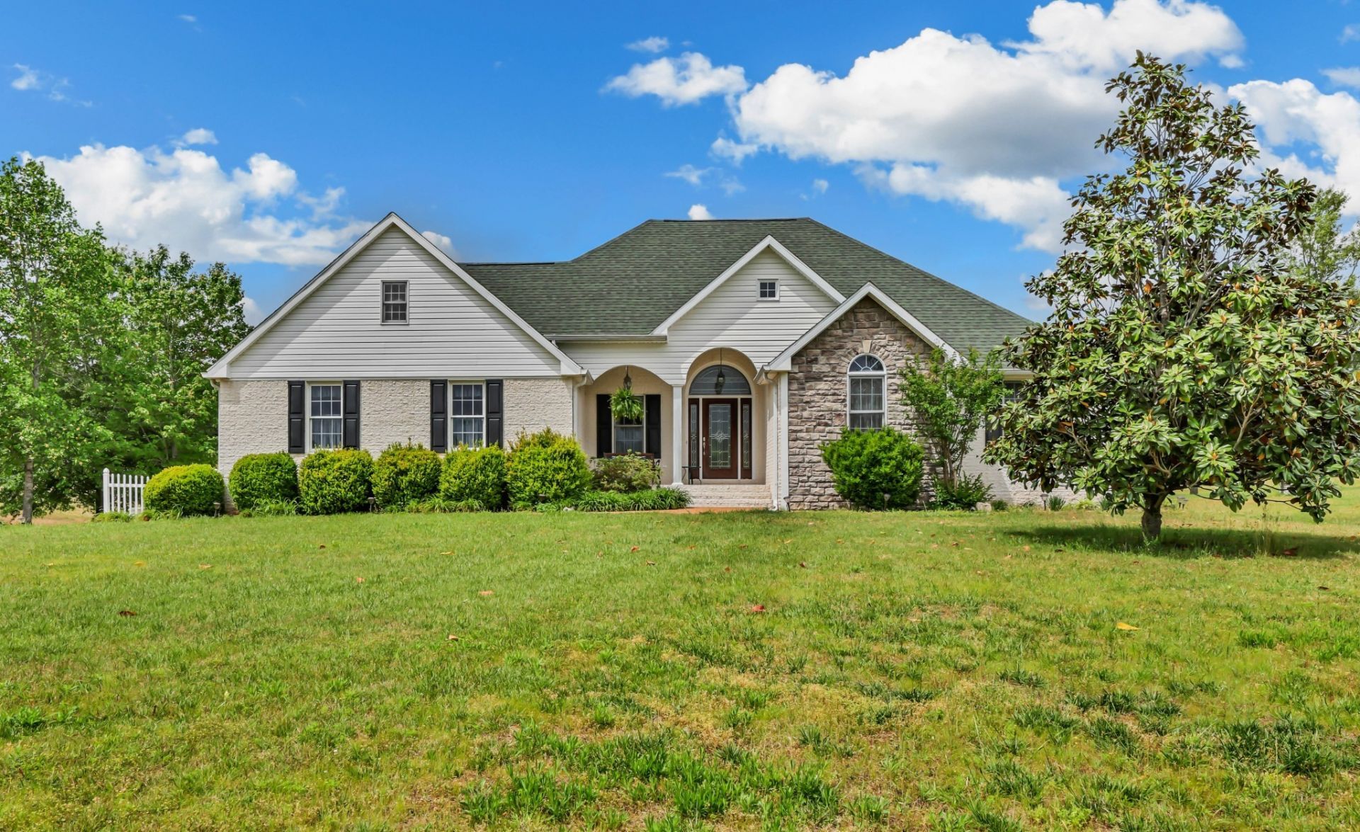 430 Hurricane Creek Dr, Stewart, TN 37175 Main Photo