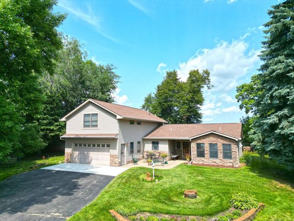9962 91st Street NW, Annandale, MN 55302