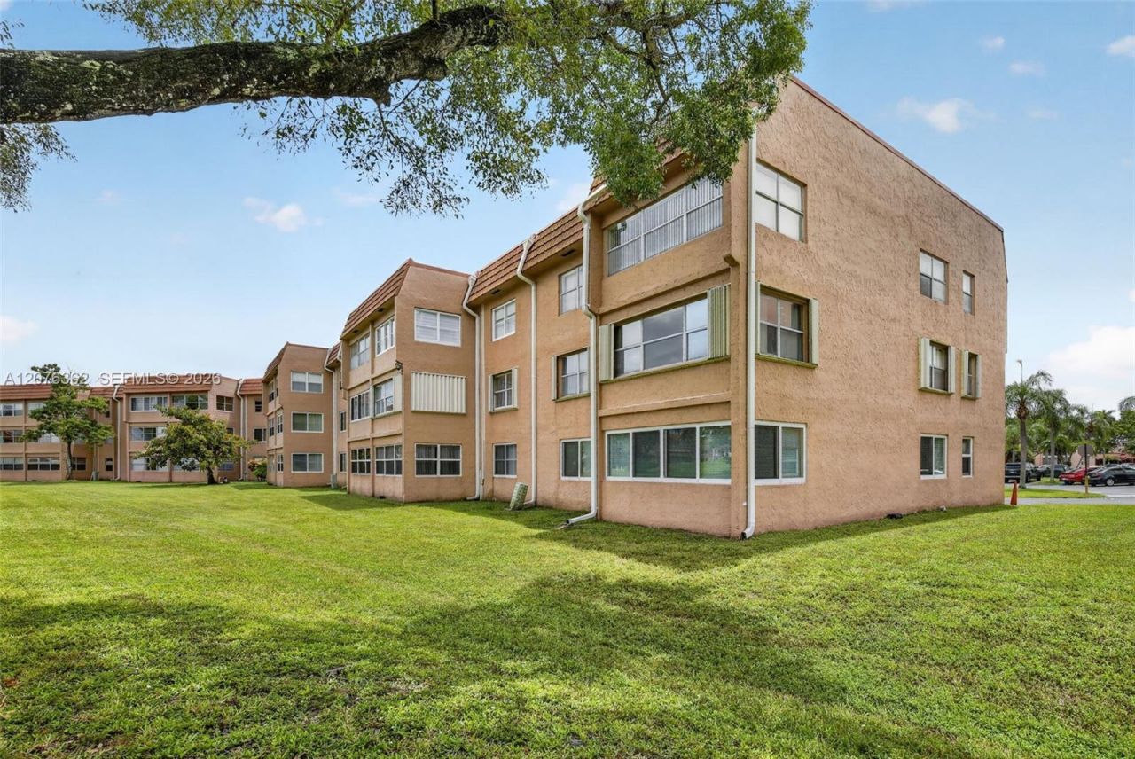 9721 Sunrise Lakes Blvd , Unit 102, Sunrise, FL 33322 Photo