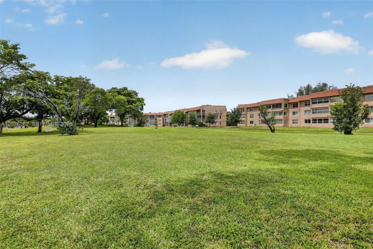 9721 Sunrise Lakes Blvd , Unit 102, Sunrise, FL 33322 Photo