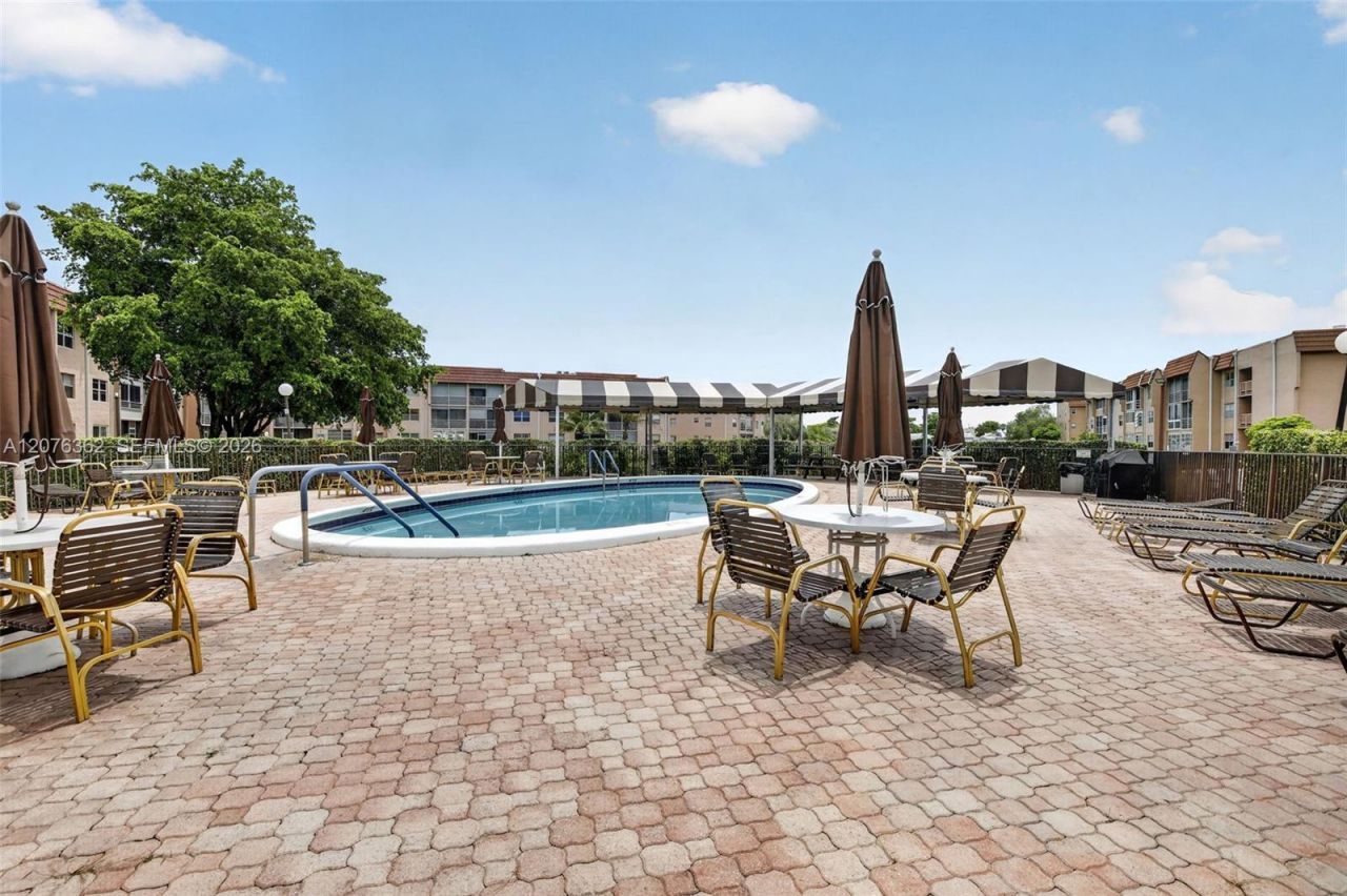 9721 Sunrise Lakes Blvd , Unit 102, Sunrise, FL 33322 Photo