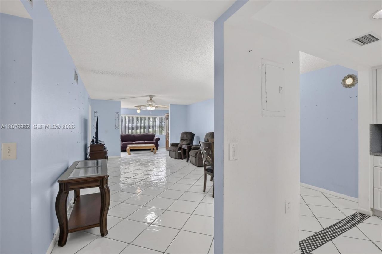 9721 Sunrise Lakes Blvd , Unit 102, Sunrise, FL 33322 Photo