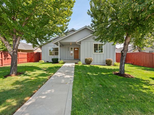 2330 NW 10th Street, Redmond, OR 97756