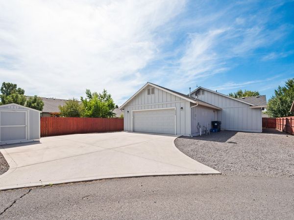2330 NW 10th Street, Redmond, OR 97756