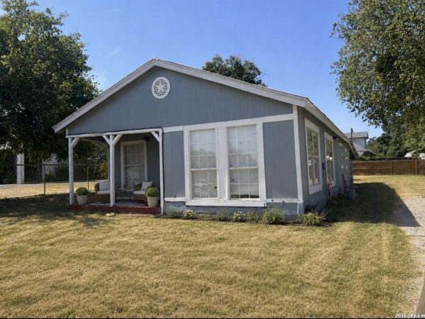 504 E Hondo, Devine, TX 78016