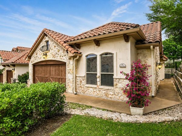 207 Enclave CIR, Horseshoe Bay, TX 78657