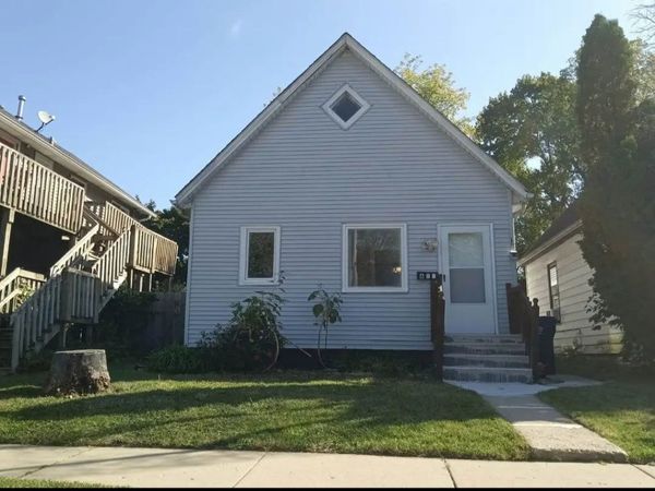 621 N Ash Street , Waukegan, IL 60085