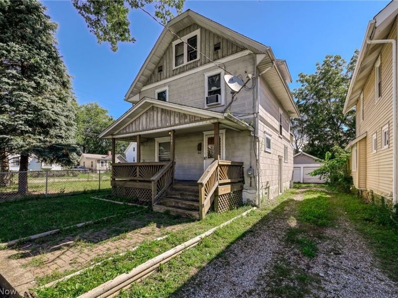 2261 8th Street SW, Akron, OH 44314 Photo 2