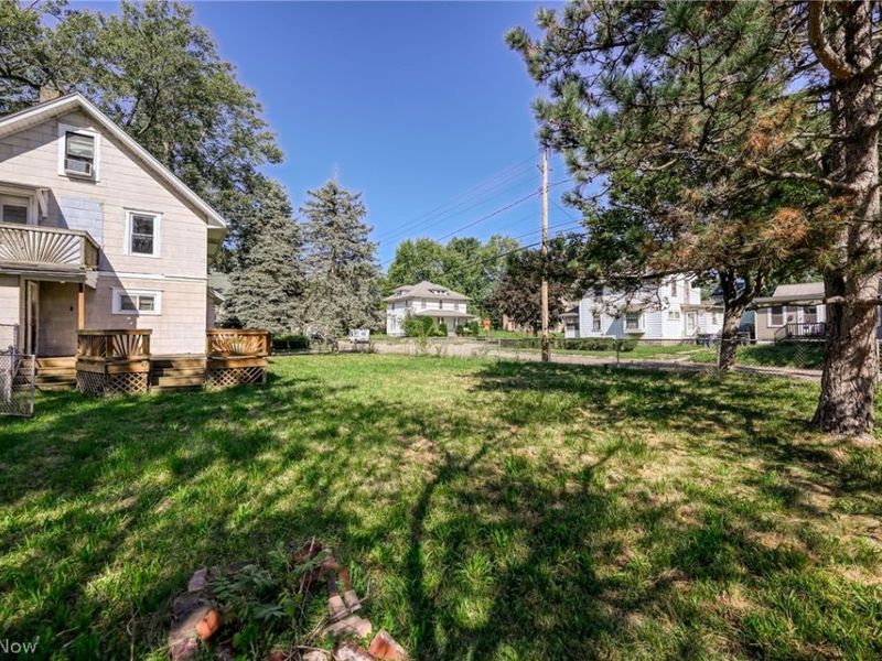 2261 8th Street SW, Akron, OH 44314 Photo 3