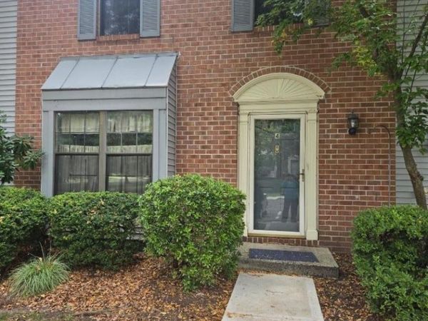 4 Pear Tree Ln, Franklin, NJ 08823
