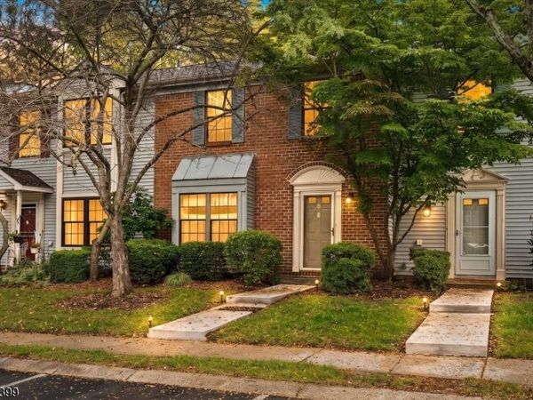 4 Pear Tree Ln, Franklin, NJ 08823