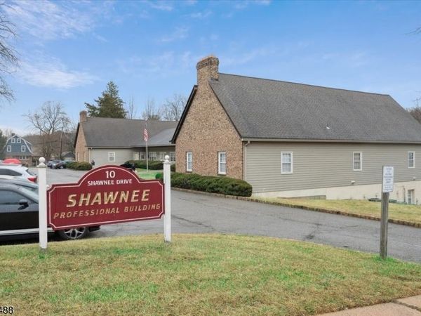 10 Shawnee Dr, Watchung, NJ 07069