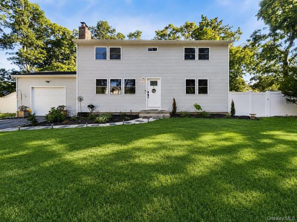 159 Pauls Path, Coram, NY 11727