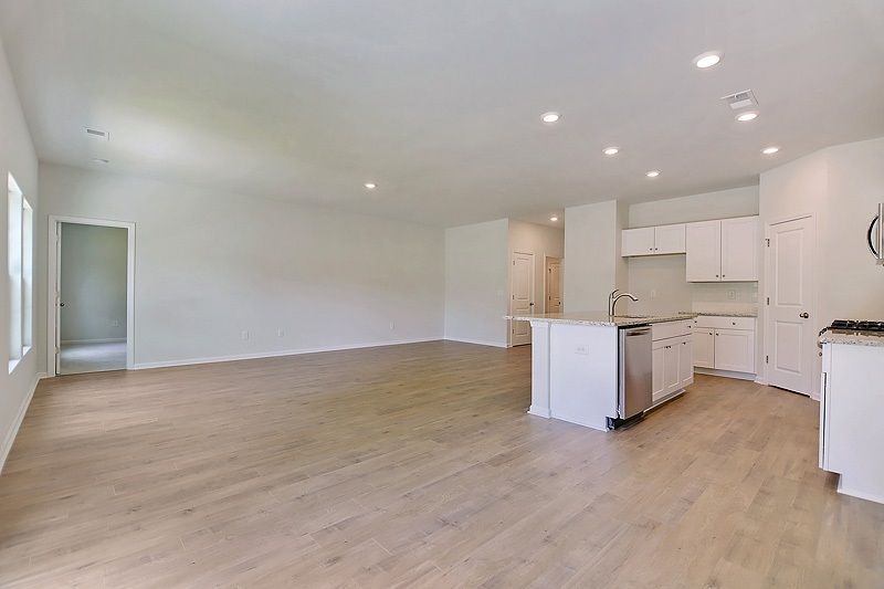 1191 Tibetan St. Photo 10