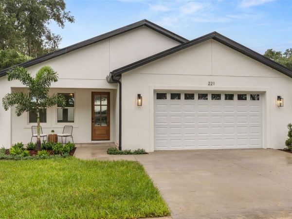 221 S SUNSET AVENUE , MASCOTTE, FL 34753
