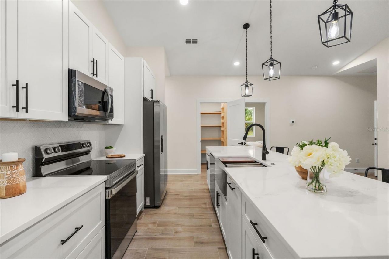 221 S Sunset Avenue, Mascotte, FL 34753 Photo