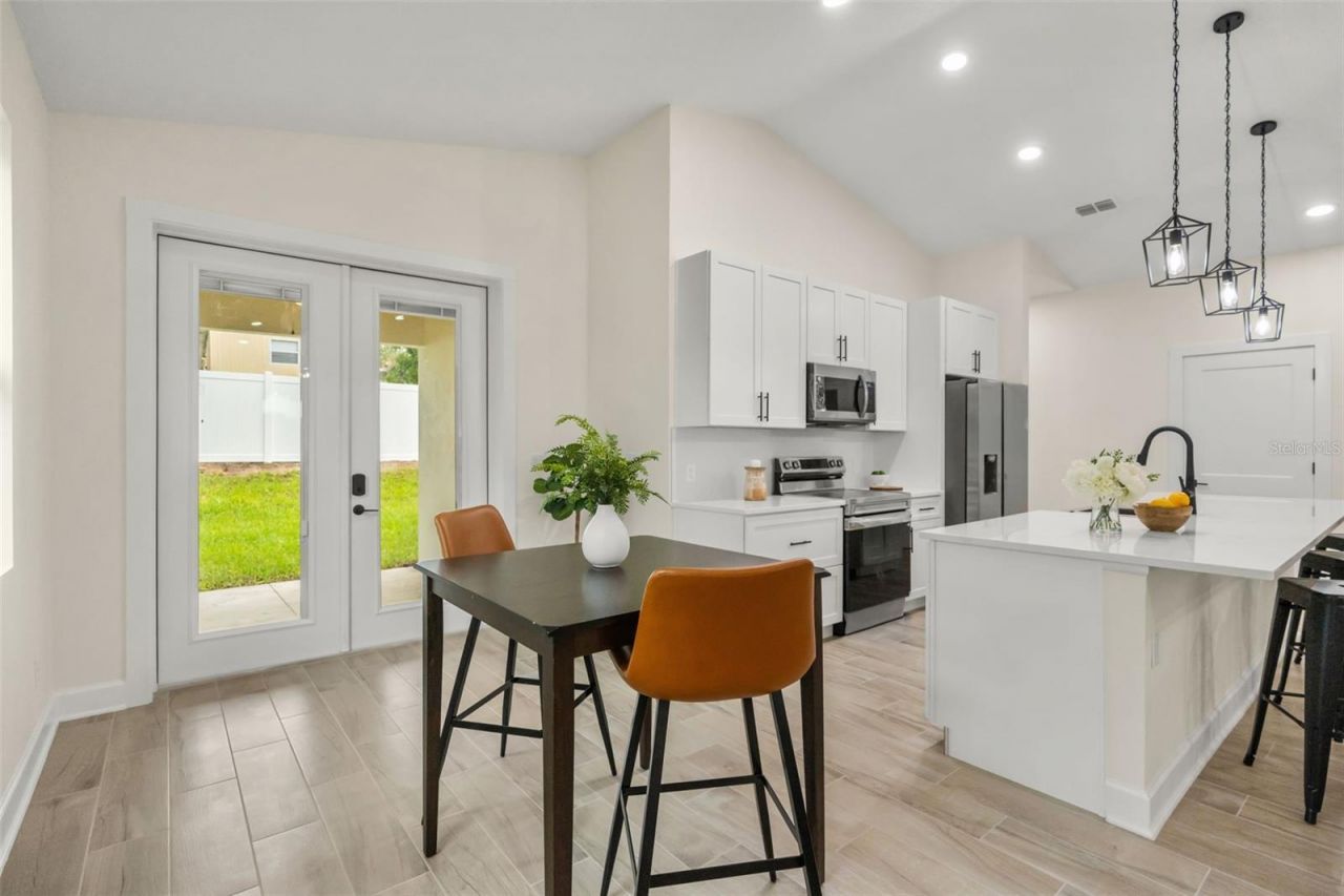 221 S Sunset Avenue, Mascotte, FL 34753 Photo