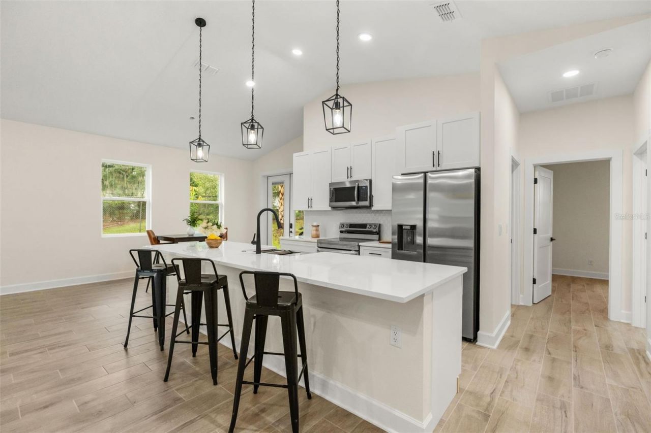 221 S Sunset Avenue, Mascotte, FL 34753 Photo