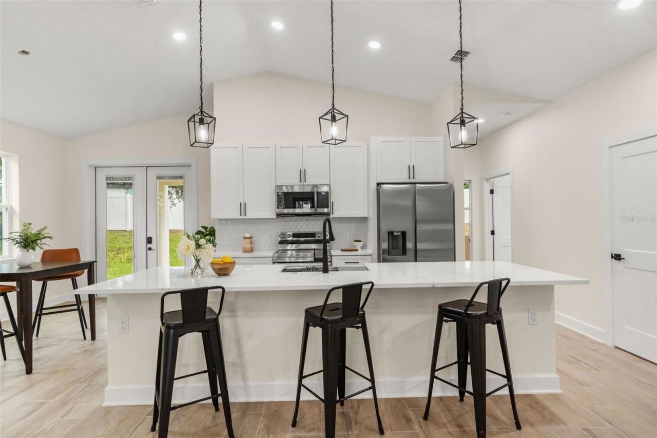 221 S Sunset Avenue, Mascotte, FL 34753 Photo