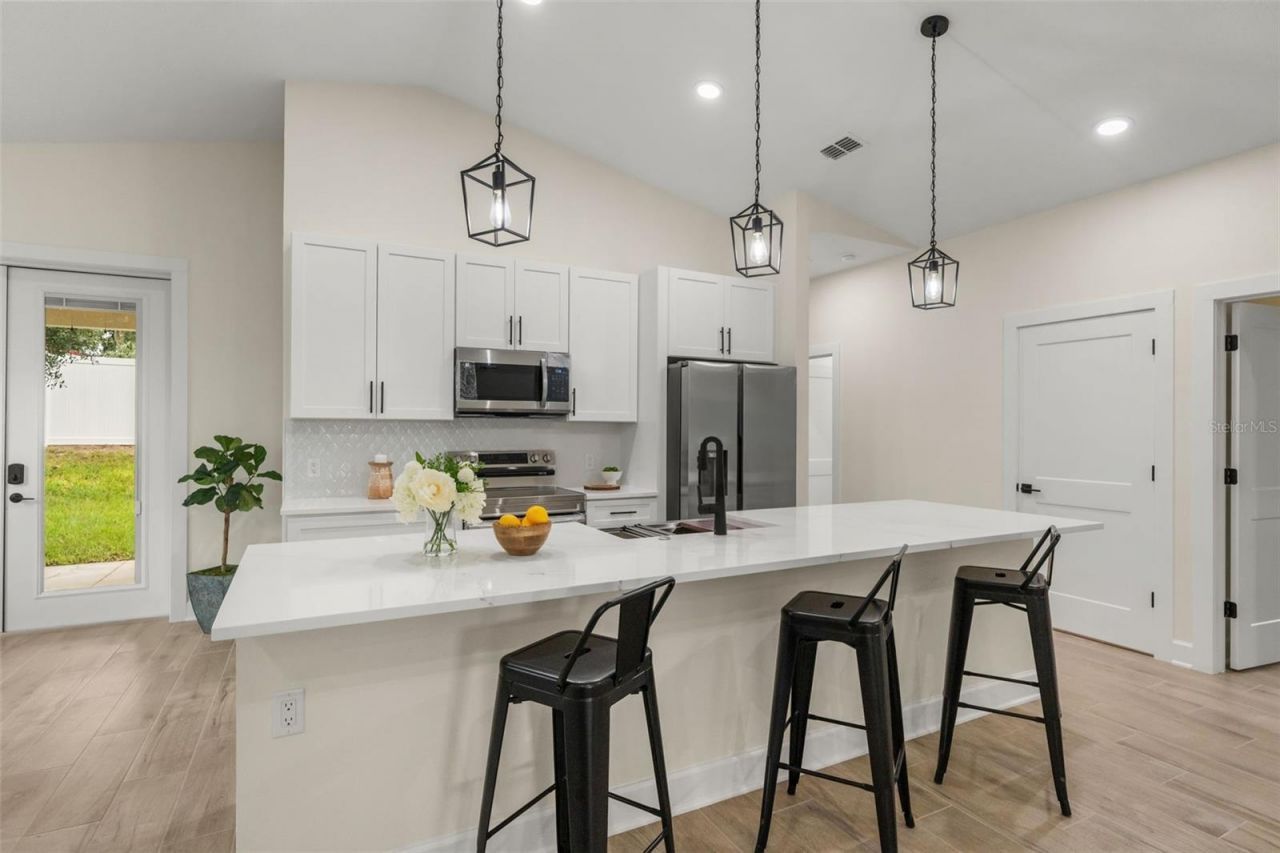 221 S Sunset Avenue, Mascotte, FL 34753 Photo