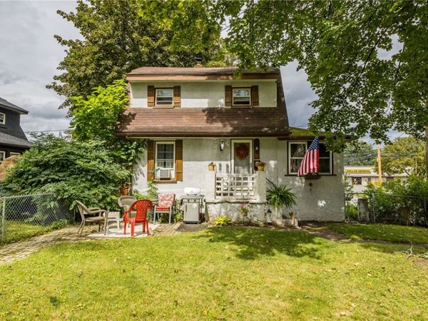 11 Woodneath Crescent , East Rochester, NY 14445