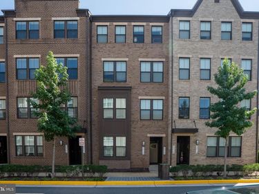 20704 WOOD QUAY DRIVE , STERLING, VA 20166