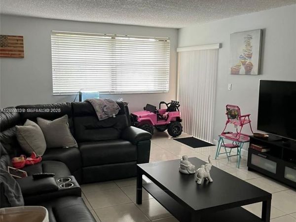 10135 NW 9th St Cir , Unit 5-208, Miami, FL 33172
