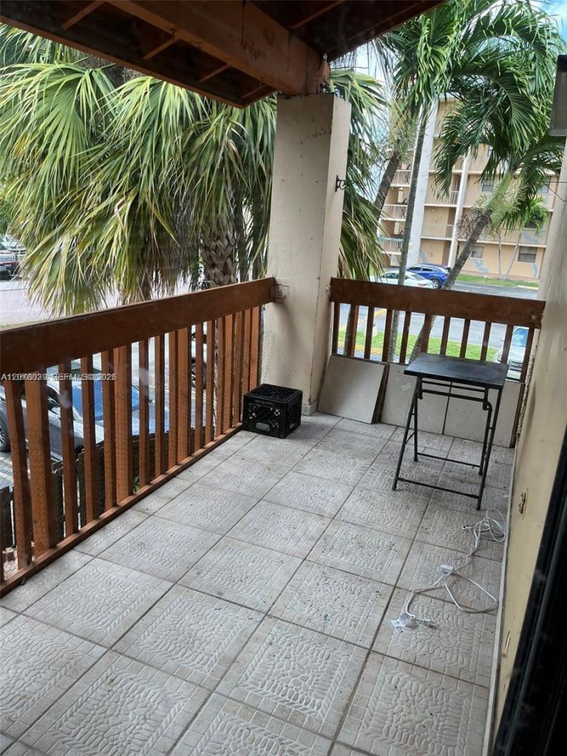 10135 NW 9th St Cir , Unit 5-208, Miami, FL 33172 Photo