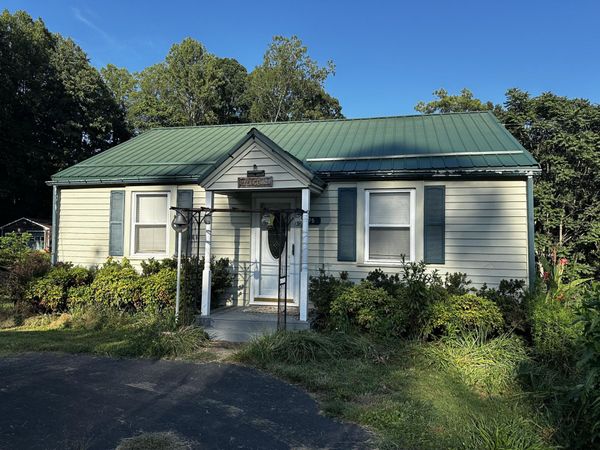 75 Johnson LN , Martinsville, VA 24112