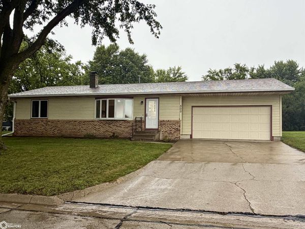 300 Kofmehl Drive, Holstein, IA 51025