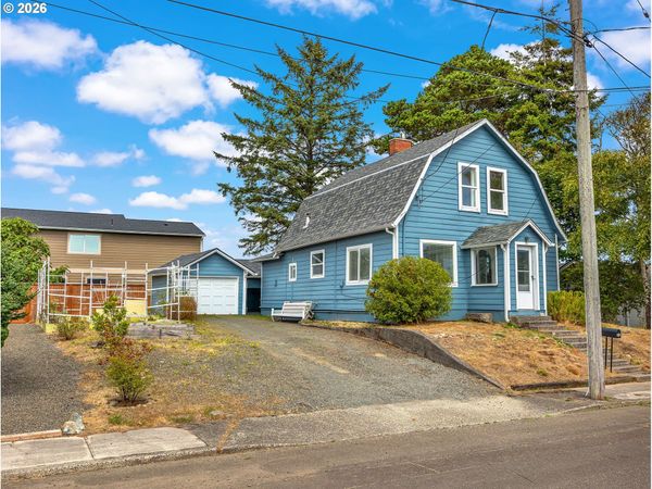 940 10TH AVE, Seaside, OR 97138