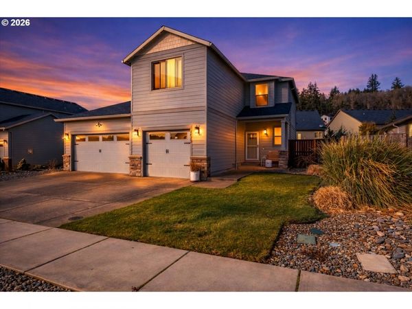 1473 MEADOW AVE, Silverton, OR 97381
