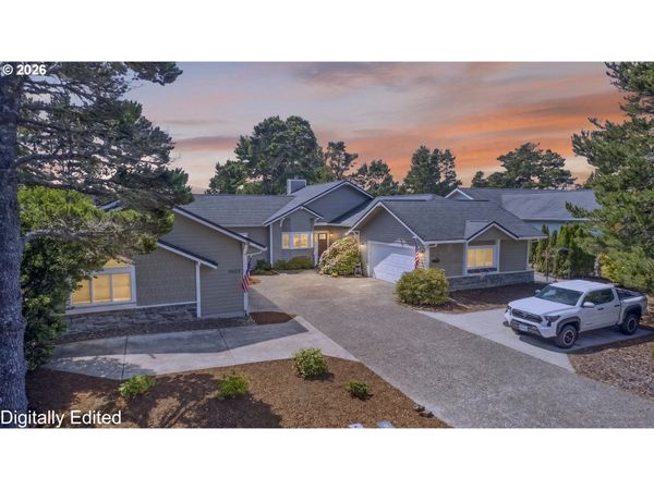 2026 ROYAL ST GEORGES DR, Florence, OR 97439