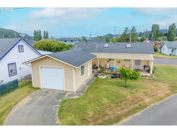 724 LAUREL AVE, Reedsport, OR 97467