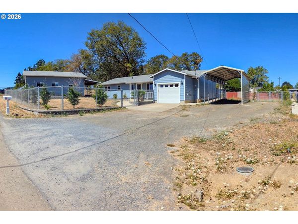 61 SW OAK ST, Winston, OR 97496