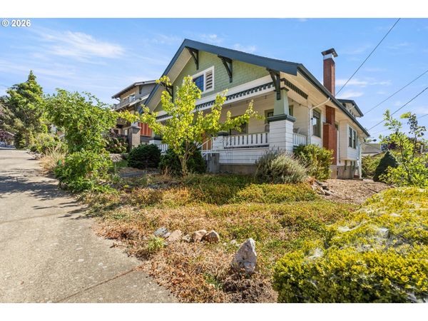 837 SE BLAKELEY AVE, Roseburg, OR 97470