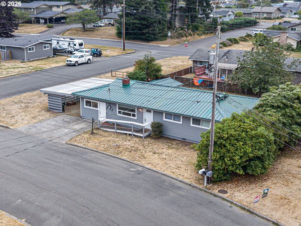 3320 FERNWOOD PL, Reedsport, OR 97467
