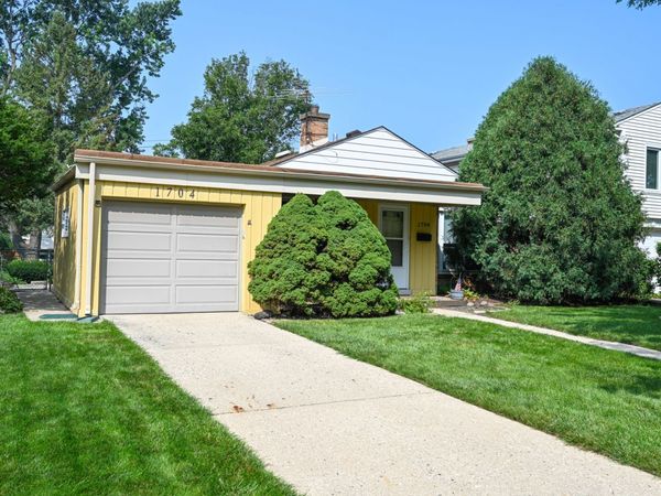 1704 S Washington Avenue , Park Ridge, IL 60068